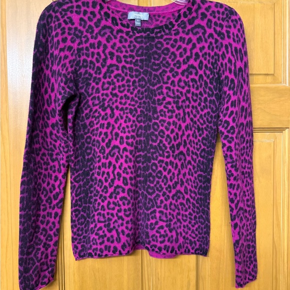Neiman Marcus Sweaters - Neiman Marcus 100% cashmere Fuchsia and Black Animal Print Sweater